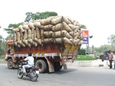 Overladen truck, Hyderabad